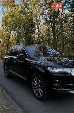 Внедорожник / Кроссовер Audi Q7 2017 в 