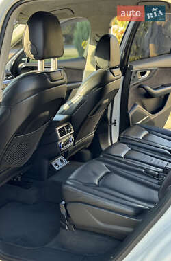 Внедорожник / Кроссовер Audi Q7 2016 в 