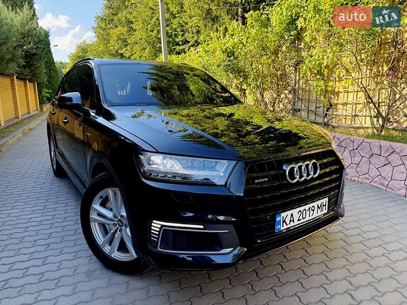 Внедорожник / Кроссовер Audi Q7 2016 в 