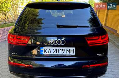 Внедорожник / Кроссовер Audi Q7 2016 в 