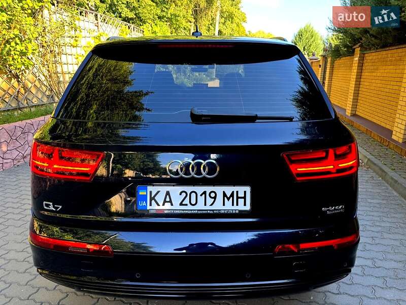 Внедорожник / Кроссовер Audi Q7 2016 в Хмельницком