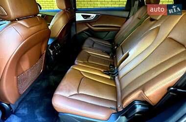 Внедорожник / Кроссовер Audi Q7 2016 в 