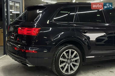 Позашляховик / Кросовер Audi Q7 2016 в 