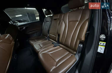 Позашляховик / Кросовер Audi Q7 2016 в 