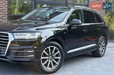 Внедорожник / Кроссовер Audi Q7 2015 в 