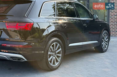 Внедорожник / Кроссовер Audi Q7 2015 в 