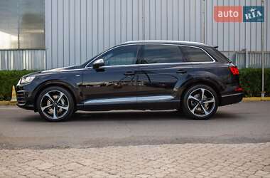 Внедорожник / Кроссовер Audi Q7 2016 в 