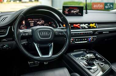 Внедорожник / Кроссовер Audi Q7 2016 в 