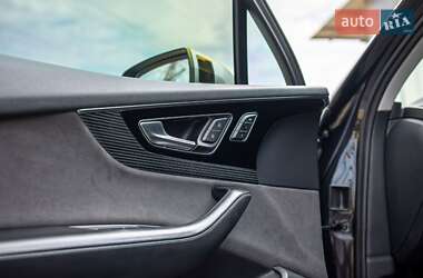 Внедорожник / Кроссовер Audi Q7 2016 в 