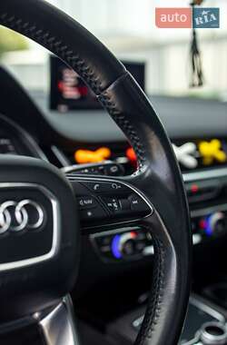 Внедорожник / Кроссовер Audi Q7 2016 в 