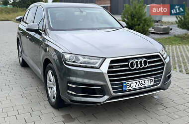 Внедорожник / Кроссовер Audi Q7 2015 в 