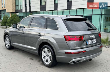 Внедорожник / Кроссовер Audi Q7 2015 в 