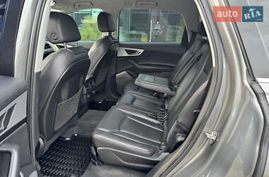 Внедорожник / Кроссовер Audi Q7 2015 в 