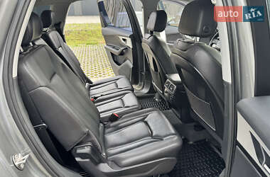 Внедорожник / Кроссовер Audi Q7 2015 в 