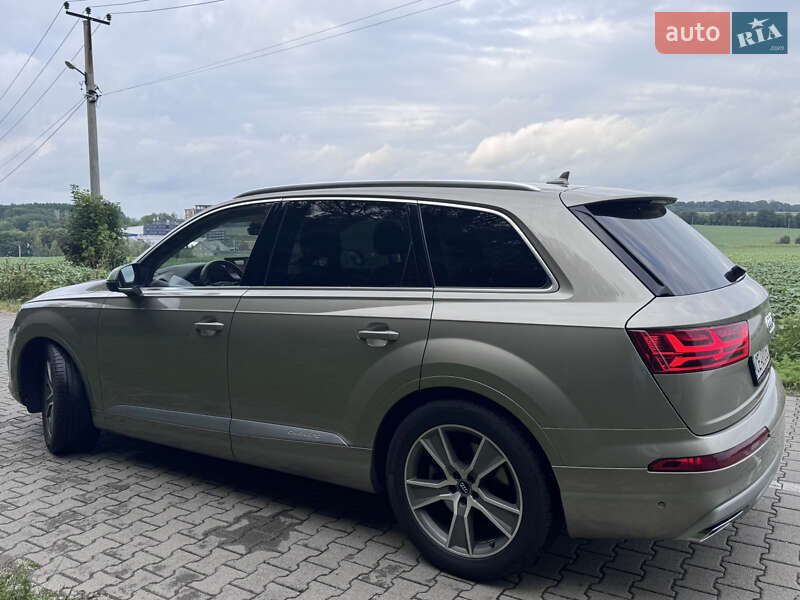 Внедорожник / Кроссовер Audi Q7 2017 в Черновцах