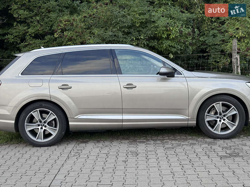 Внедорожник / Кроссовер Audi Q7 2017 в Черновцах