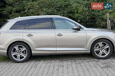 Внедорожник / Кроссовер Audi Q7 2017 в 