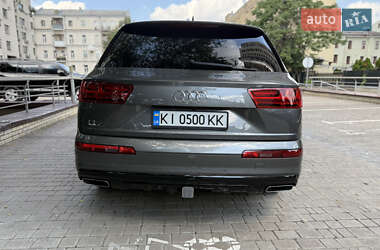 Внедорожник / Кроссовер Audi Q7 2018 в 
