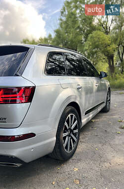 Внедорожник / Кроссовер Audi Q7 2017 в 