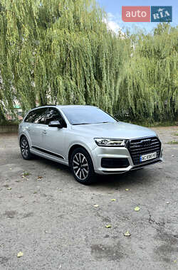 Внедорожник / Кроссовер Audi Q7 2017 в 