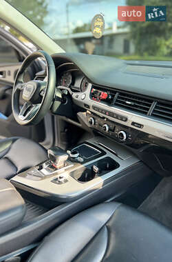 Внедорожник / Кроссовер Audi Q7 2017 в 