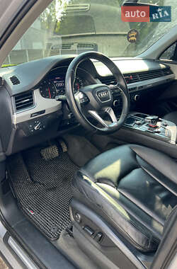 Внедорожник / Кроссовер Audi Q7 2017 в 