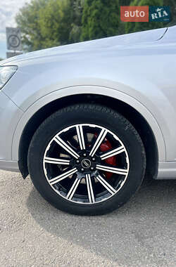 Внедорожник / Кроссовер Audi Q7 2017 в 