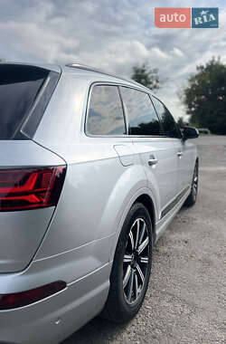 Внедорожник / Кроссовер Audi Q7 2017 в 