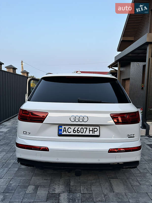 Внедорожник / Кроссовер Audi Q7 2017 в Луцке
