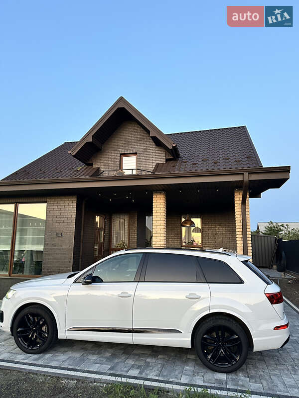 Внедорожник / Кроссовер Audi Q7 2017 в Луцке