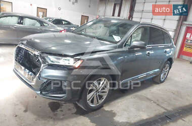 Внедорожник / Кроссовер Audi Q7 2021 в 