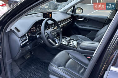 Позашляховик / Кросовер Audi Q7 2017 в 