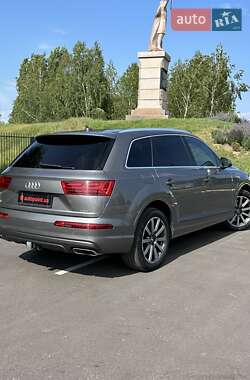 Внедорожник / Кроссовер Audi Q7 2016 в 