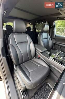 Внедорожник / Кроссовер Audi Q7 2016 в 