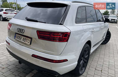 Внедорожник / Кроссовер Audi Q7 2016 в 