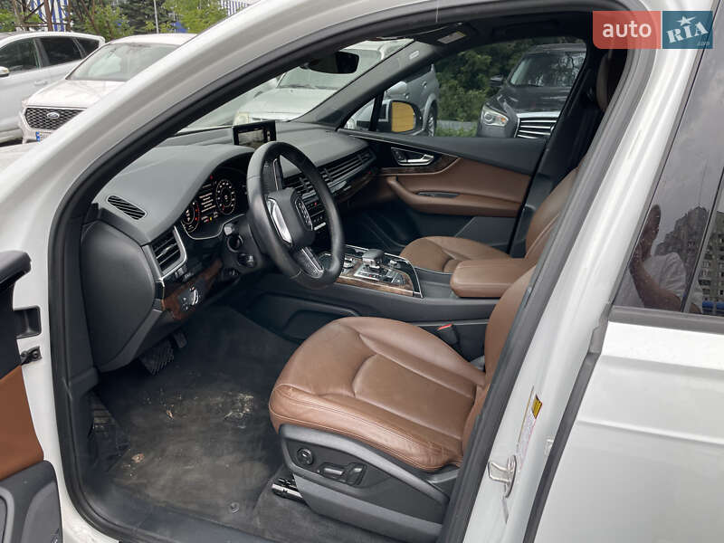 Позашляховик / Кросовер Audi Q7 2016 в Львові