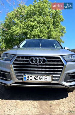 Внедорожник / Кроссовер Audi Q7 2017 в 