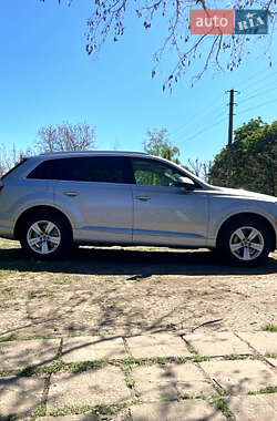 Внедорожник / Кроссовер Audi Q7 2017 в 