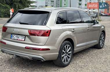 Внедорожник / Кроссовер Audi Q7 2016 в 