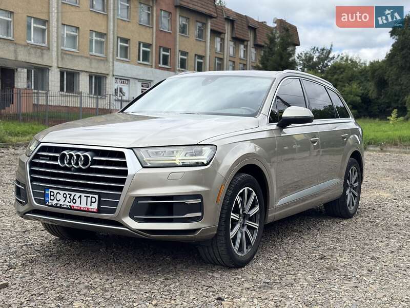 Внедорожник / Кроссовер Audi Q7 2016 в 