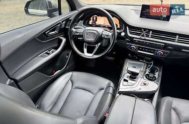 Внедорожник / Кроссовер Audi Q7 2016 в 