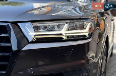 Внедорожник / Кроссовер Audi Q7 2018 в 