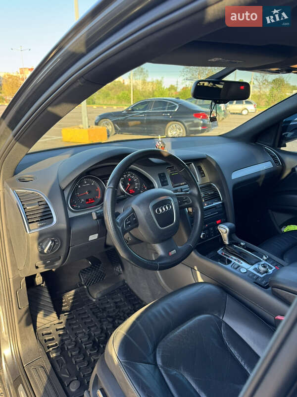 Внедорожник / Кроссовер Audi Q7 2010 в Черновцах