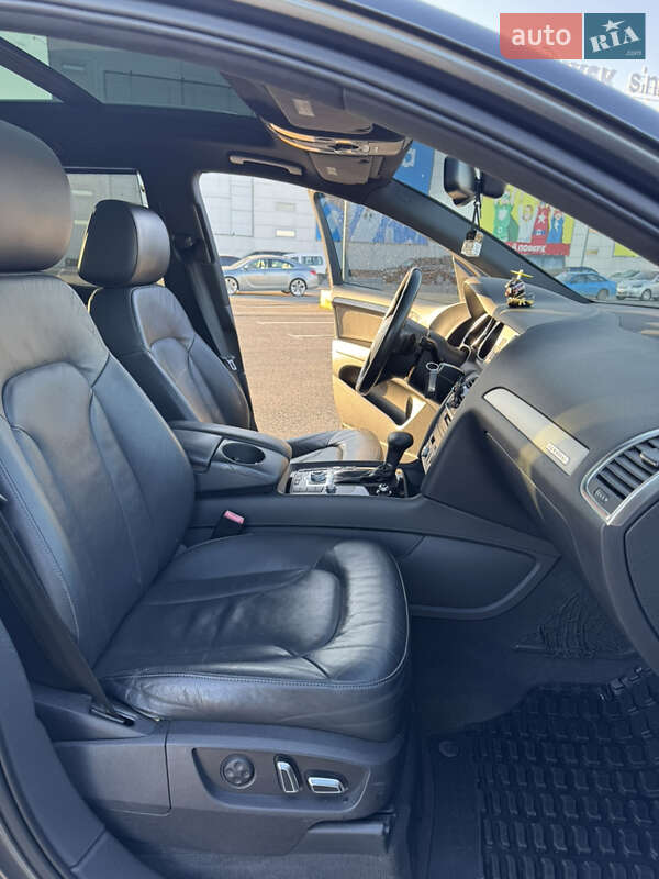 Внедорожник / Кроссовер Audi Q7 2010 в Черновцах