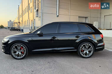 Внедорожник / Кроссовер Audi Q7 2016 в 