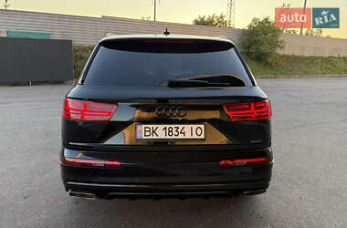 Внедорожник / Кроссовер Audi Q7 2016 в 