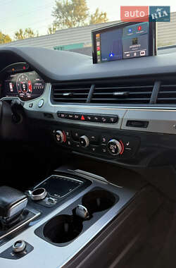 Внедорожник / Кроссовер Audi Q7 2016 в 