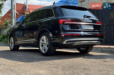 Внедорожник / Кроссовер Audi Q7 2021 в 