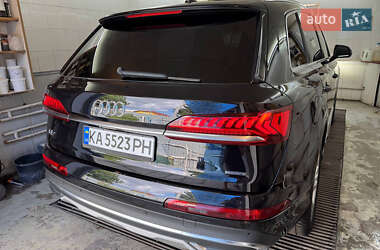 Внедорожник / Кроссовер Audi Q7 2021 в 