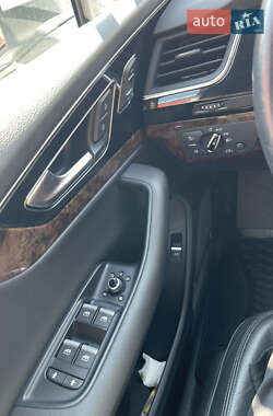 Внедорожник / Кроссовер Audi Q7 2016 в 